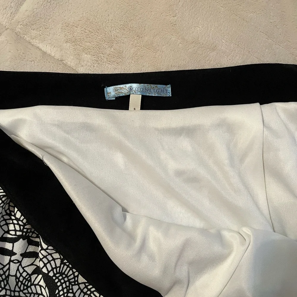 Chic Black and White Lace Skirt - Picture 2 of 2